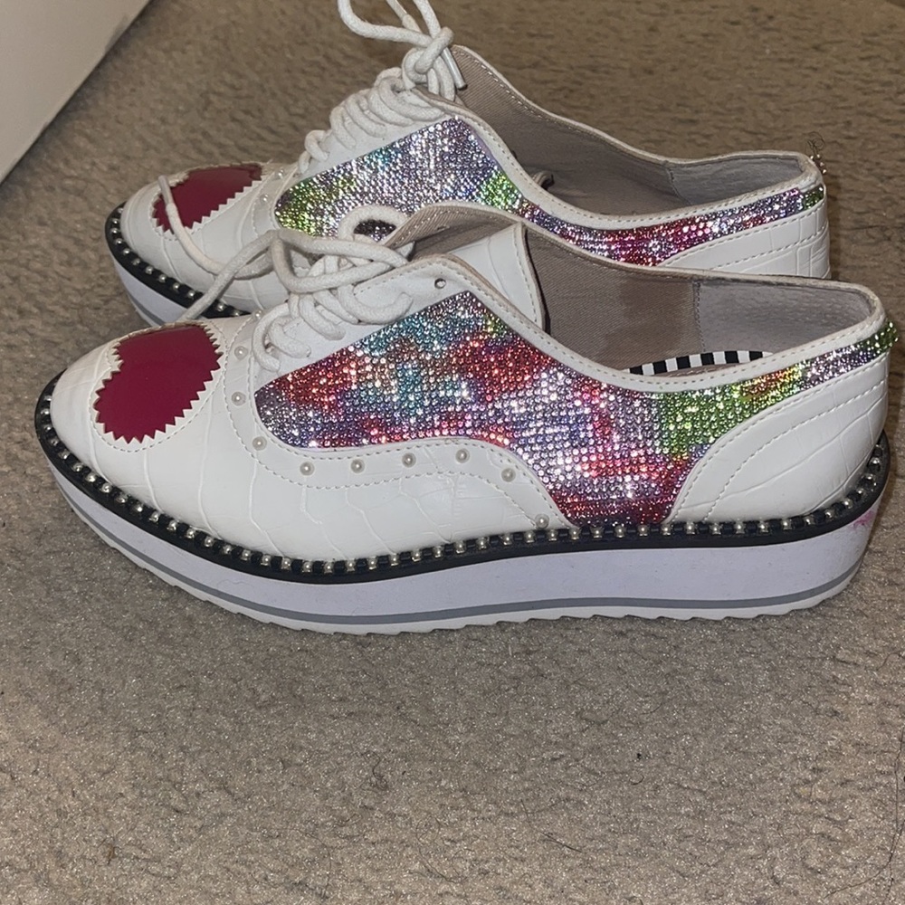 Betsey Johnson shiny platforms - Picture 3 of 4